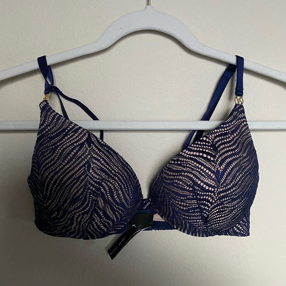 NWOT VS very sexy uplift plunge bra - Picture 2 of 3